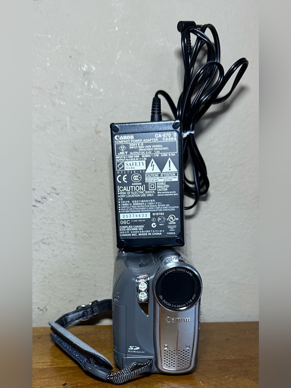 Canon Elura 100 MiniDV 20x Zoom Handheld 800x Digital Video Camcorder Recorder